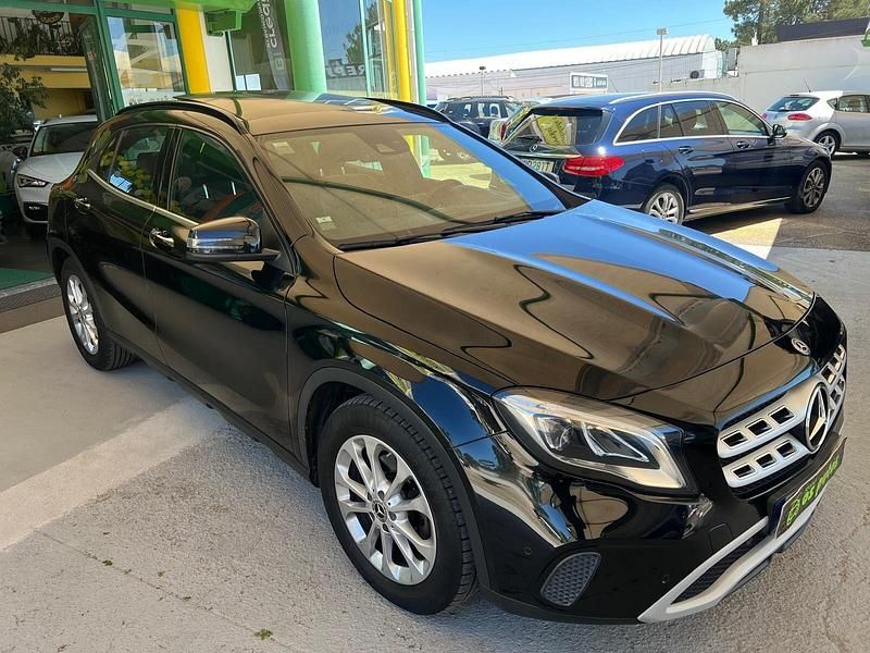 Usado Mercedes GLA200 Urban 136 HP (100 kW) 2018 Preto SUV