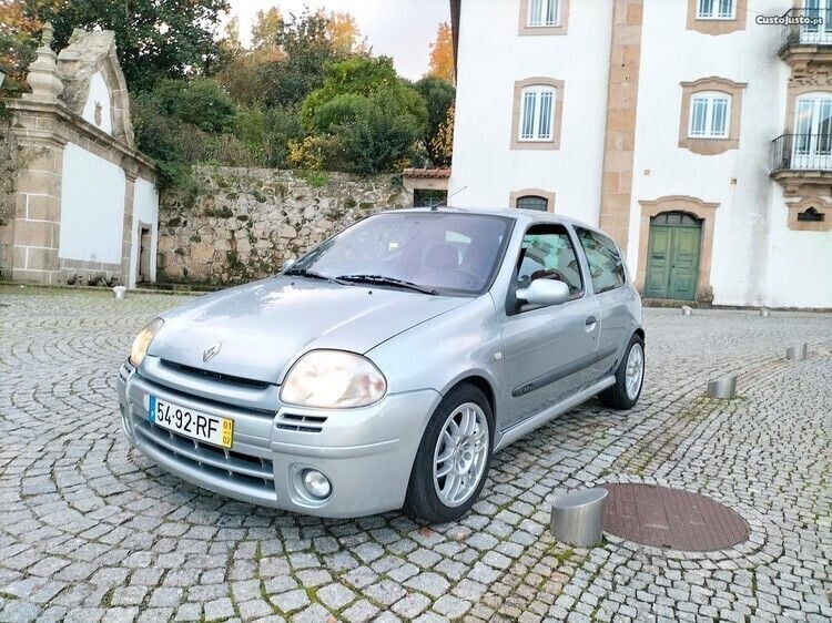 Cinza Usado 2001 Renault Clio II R.S. | € 13.950 - Imagem 1/1