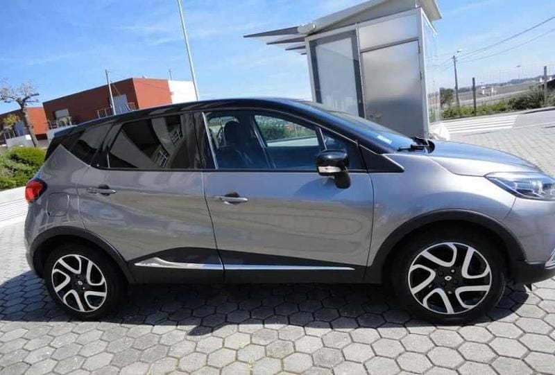 Cinzento Usado 2015 Renault Captur SUV | € 6.000 - Imagem 1/4