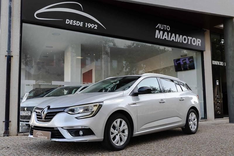 Cinzento Usado 2020 Renault Mégane IV Carrinha | € 14.750 (Preço justo) - Imagem 1/4