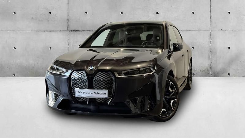Cinza sophisto metalizada brilhante Usado 2023 BMW iX SUV | € 70.946 (Preço justo) - Imagem 1/4
