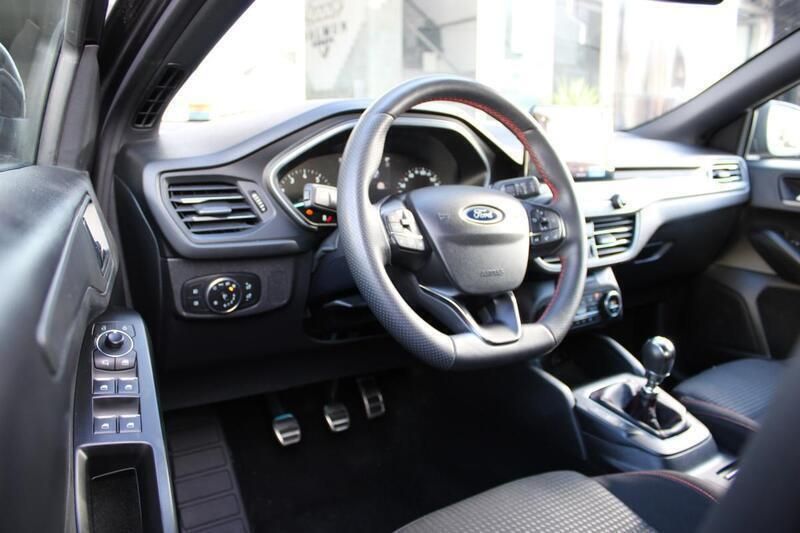 Usado Ford Focus ST-Line 125 HP (91 kW) 2022 Cinzento Citadino