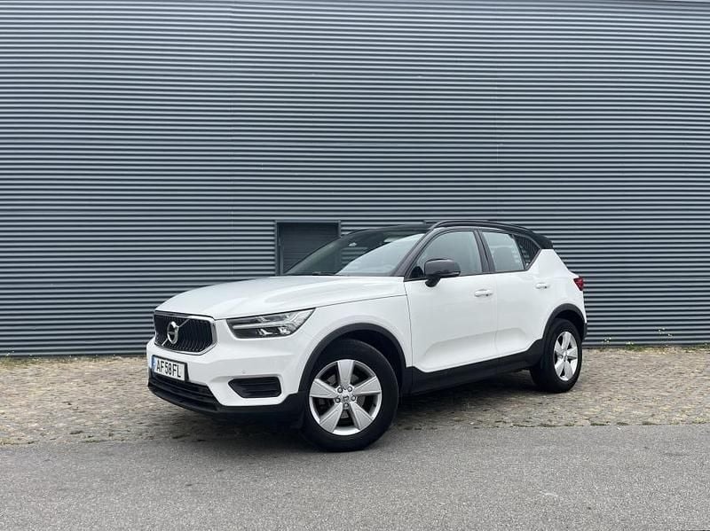 Branco Usado 2021 Volvo XC40 Momentum SUV | € 29.990 (Preço justo) - Imagem 1/4