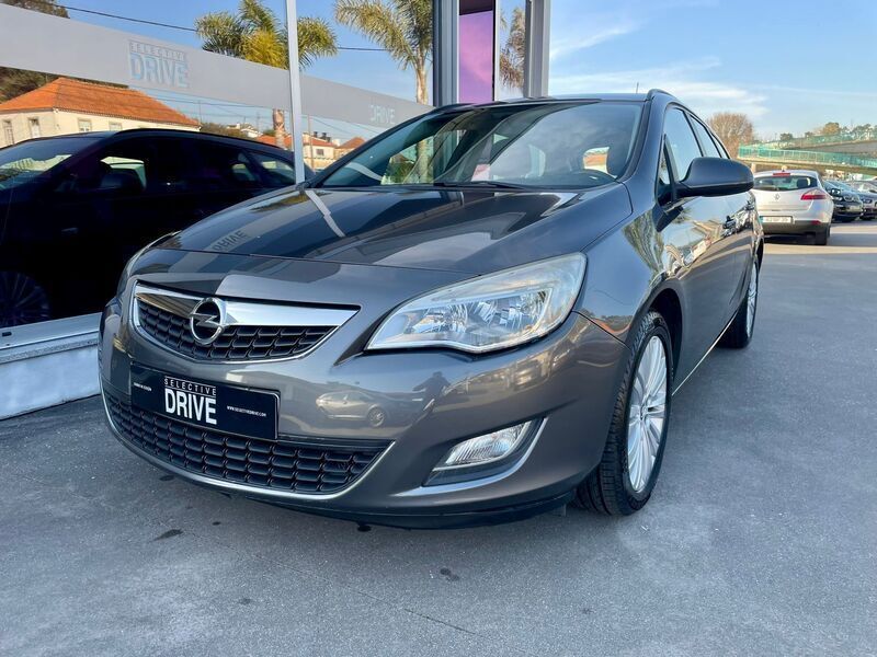 Cinza Usado 2012 Opel Astra Enjoy Sedan | € 6.900 (Preço elevado) - Imagem 1/4