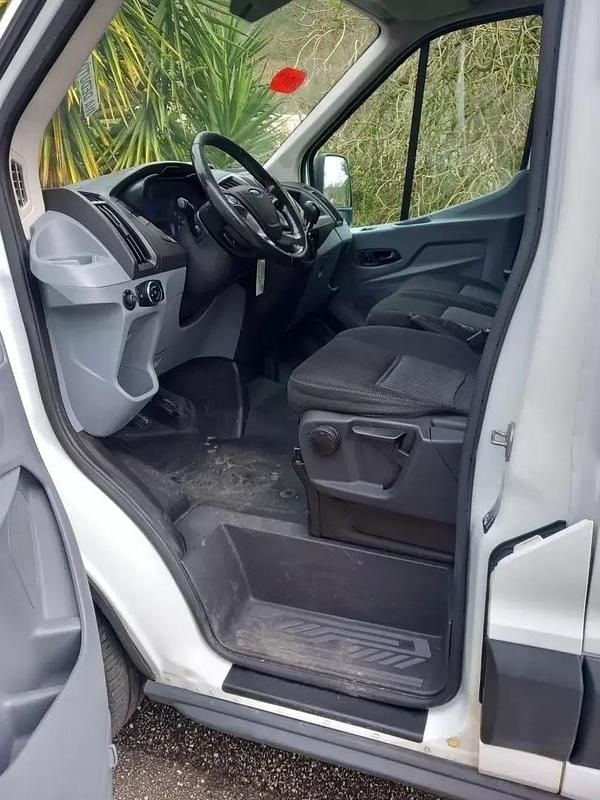 Usado Ford Transit 130 HP (95 kW) 2017 Branco Sedan