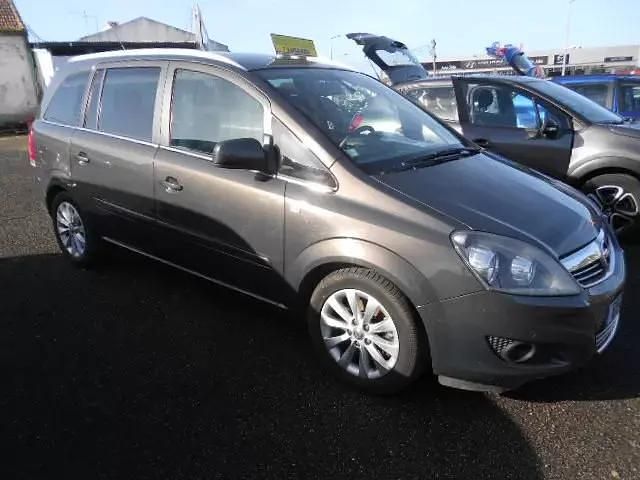 Usado Opel Zafira 125 HP (91 kW) 2013 Cinzento Monovolume