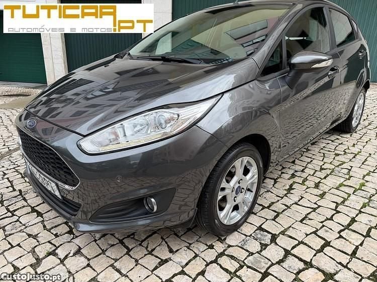 Cinza Usado 2017 Ford Fiesta Titanium Citadino | € 10.900 (Preço justo) - Imagem 1/1