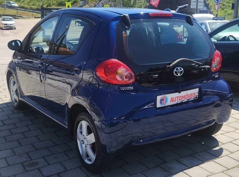 Usado Toyota Aygo 54 HP (39 kW) 2008 Azul Citadino