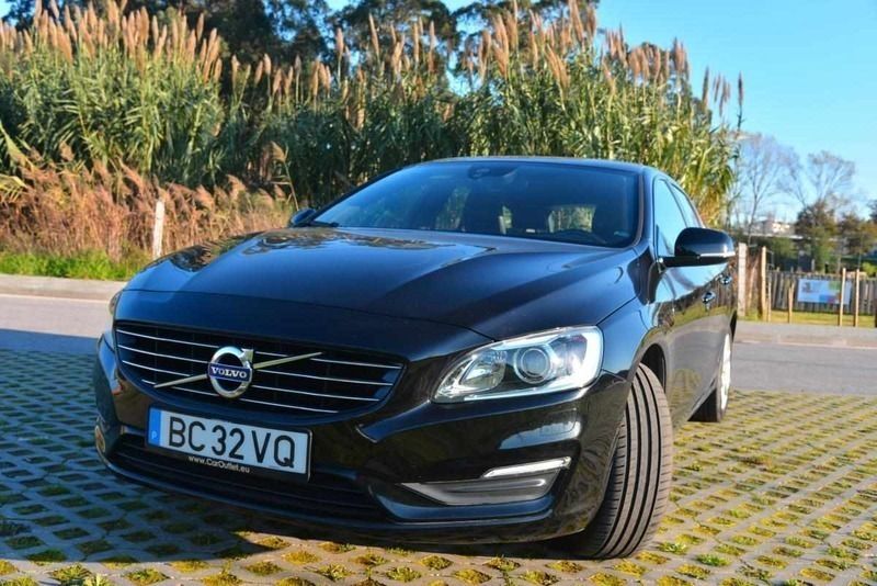 Preto Usado 2017 Volvo V60 Carrinha | € 13.990 (Bom preço) - Imagem 1/4