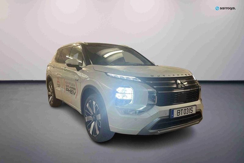 Branco Novo 2025 Mitsubishi Outlander P-HEV Instyle SUV | € 59.040 - Imagem 1/4