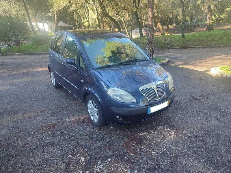 Usado 2007 Lancia Musa Monovolume | € 2.980 - Imagem 1/4