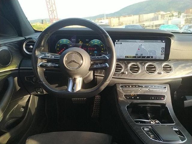 Usado Mercedes E300 306 HP (225 kW) 2021 Cinzento graphite