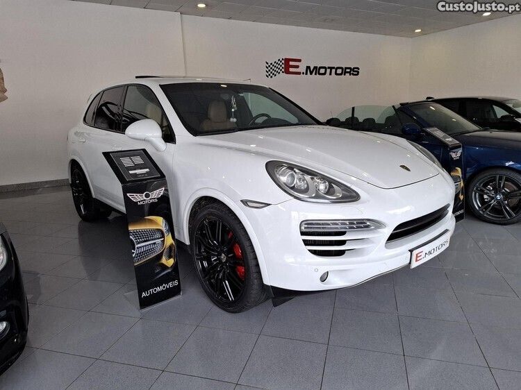 Branco Usado 2012 Porsche Cayenne Platinum Edition SUV | € 33.990 - Imagem 1/1
