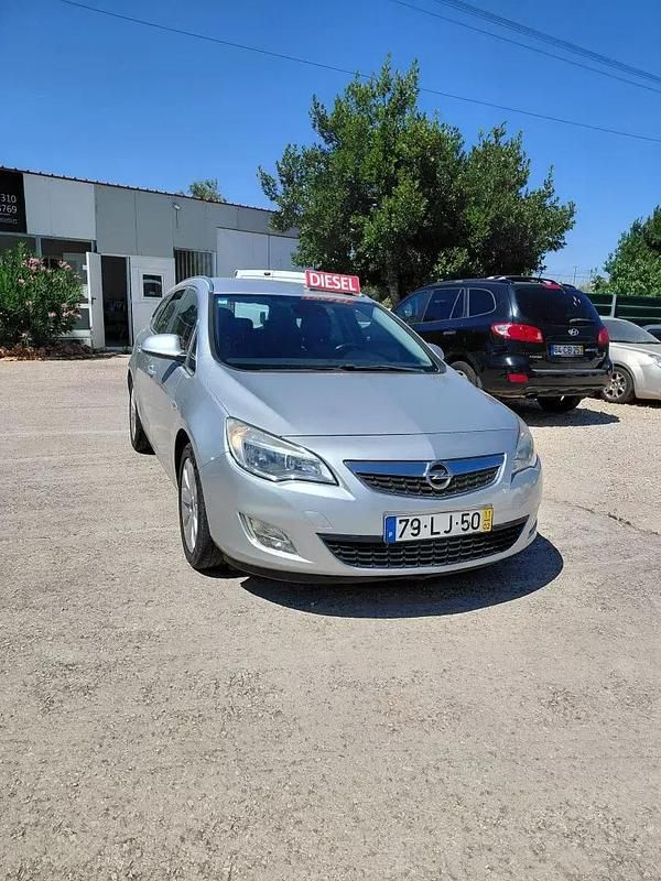 Cinza prata Usado 2011 Opel Astra Cosmo Carrinha | € 8.500 (Preço elevado) - Imagem 1/4
