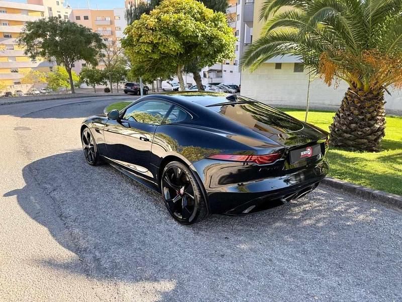Usado Jaguar F-Type R-Dynamic 300 HP (220 kW) 2022 Preto Coupé