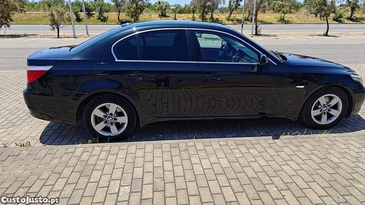 Preto Usado 2009 BMW 525 Sedan | € 11.490 - Imagem 1/1