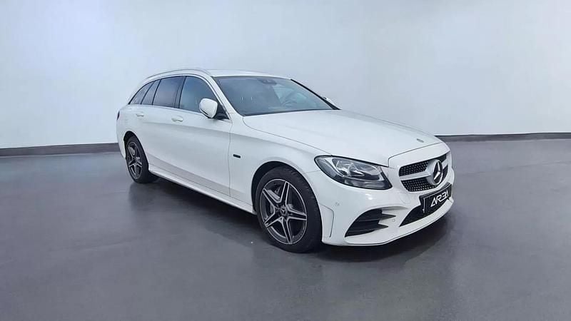 Branco glaciar Usado 2024 Mercedes C300e AMG Carrinha | € 31.900 - Imagem 1/4