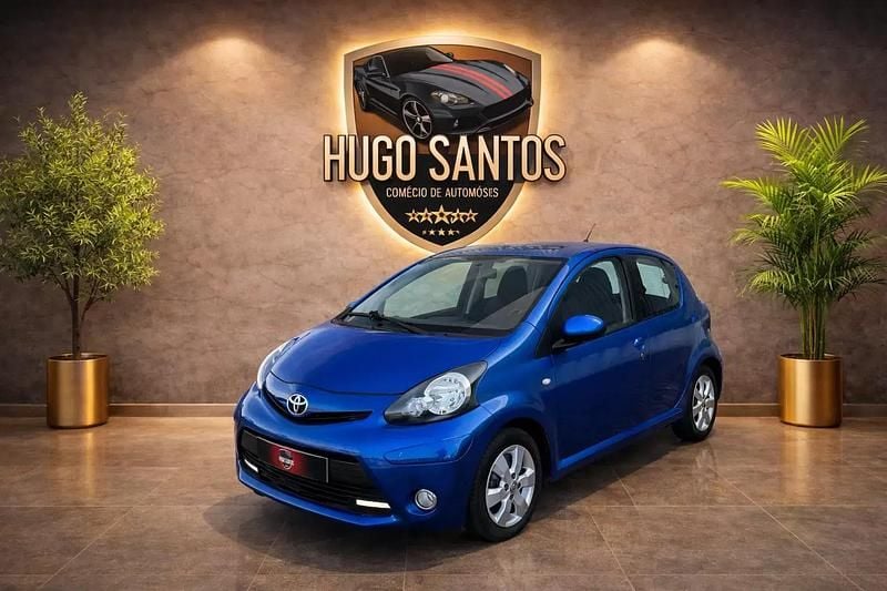 Usado Toyota Aygo Style 68 HP (50 kW) 2013 Azul Citadino