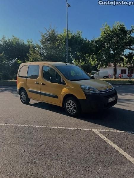 Amarelo Usado 2016 Citroën Berlingo Monovolume | € 8.900 (Preço justo) - Imagem 1/1