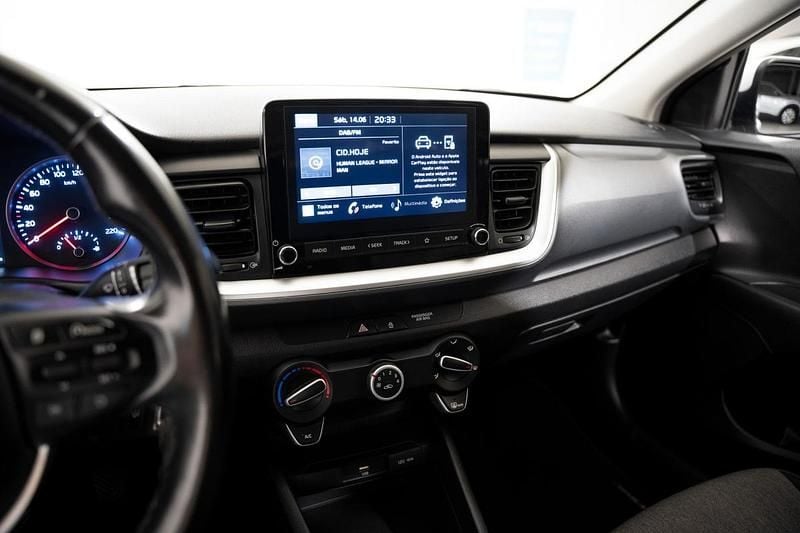 Usado Kia Stonic 100 HP (73 kW) 2021 Cinza SUV