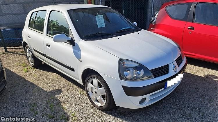 Branco Usado 2003 Renault Clio II Dynamique Carrinha | € 4.250 - Imagem 1/1