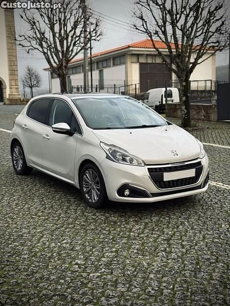 Branco Usado 2016 Peugeot 208 Allure Citadino | € 8.900 (Preço elevado) - Imagem 1/1