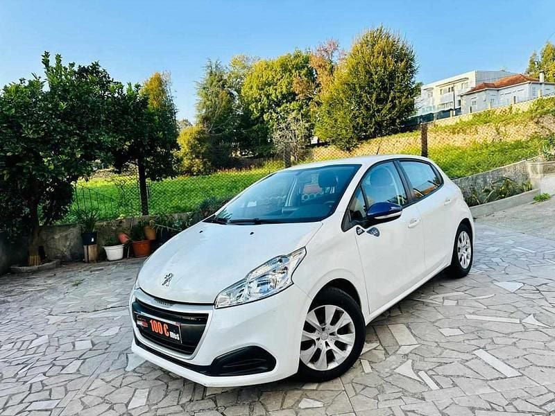 Branco Usado 2017 Peugeot 208 Citadino | € 8.950 (Bom preço) - Imagem 1/4