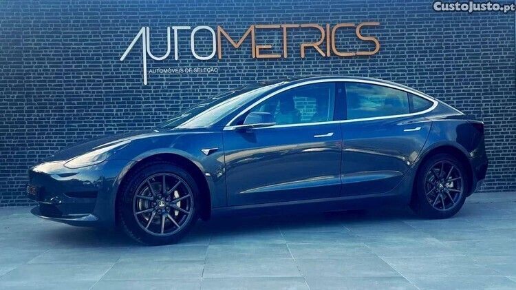 Cinza Usado 2019 Tesla Model 3 Standard Range Plus Sedan | € 23.750 (Preço elevado) - Imagem 1/1
