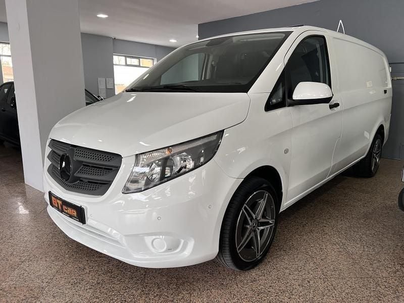 Branco Usado 2022 Mercedes Vito Monovolume | € 24.390 - Imagem 1/4