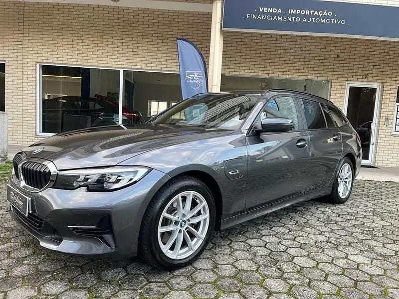 Cinza antracite Usado 2022 BMW 320e Carrinha | € 34.900 (Bom preço) - Imagem 1/4