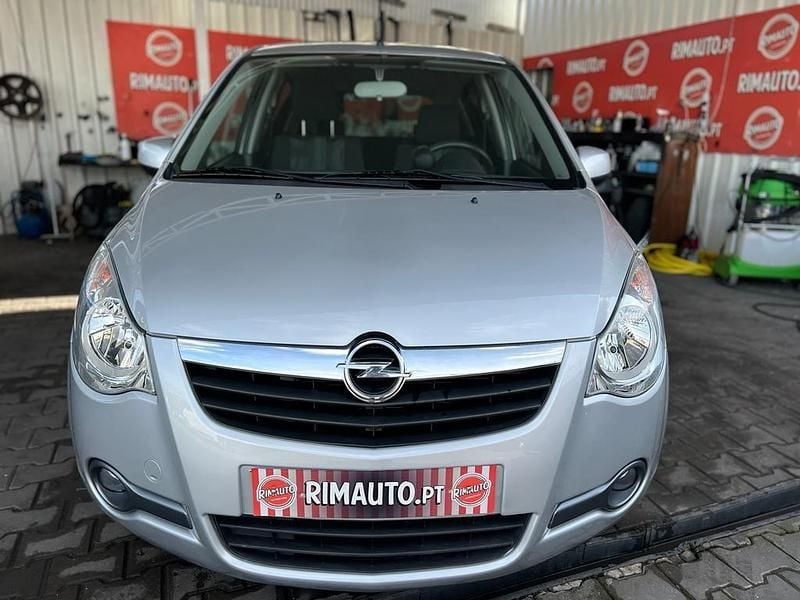 Usado Opel Agila Enjoy 86 HP (63 kW) 2012 Cinzento Citadino