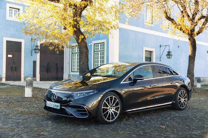 Usado Mercedes EQS580 384 kW (523 HP) 2022 Cinza Sedan