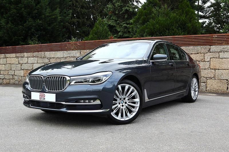Cinza Usado 2017 BMW 730 Efficient Dynamics Sedan | € 37.900 - Imagem 1/4