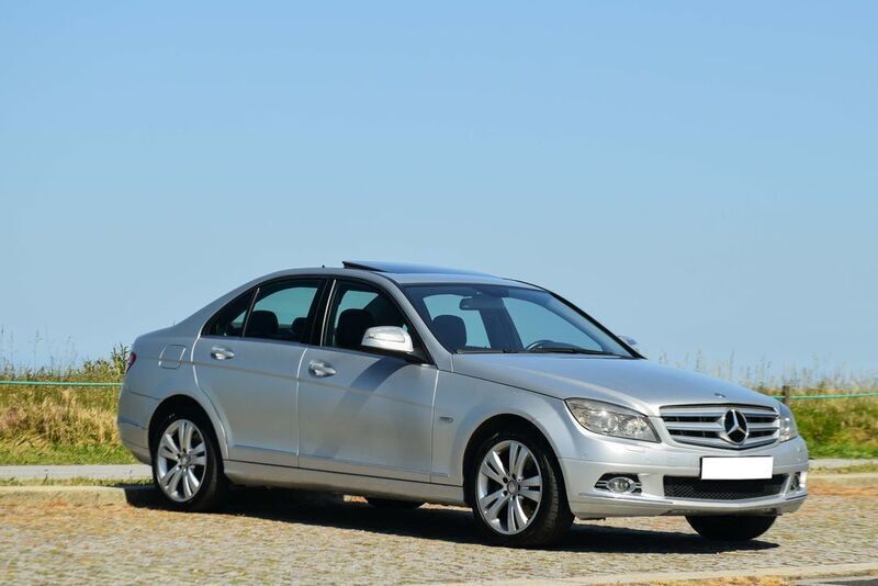 Usado 2009 Mercedes C320 Sedan | € 13.490 - Imagem 1/4