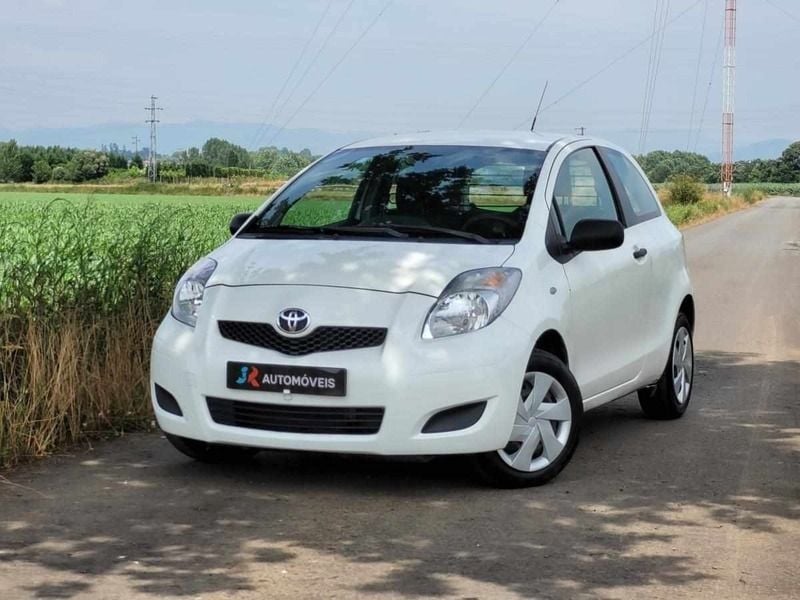 Branco Usado 2010 Toyota Yaris Citadino | € 2.900 - Imagem 1/4