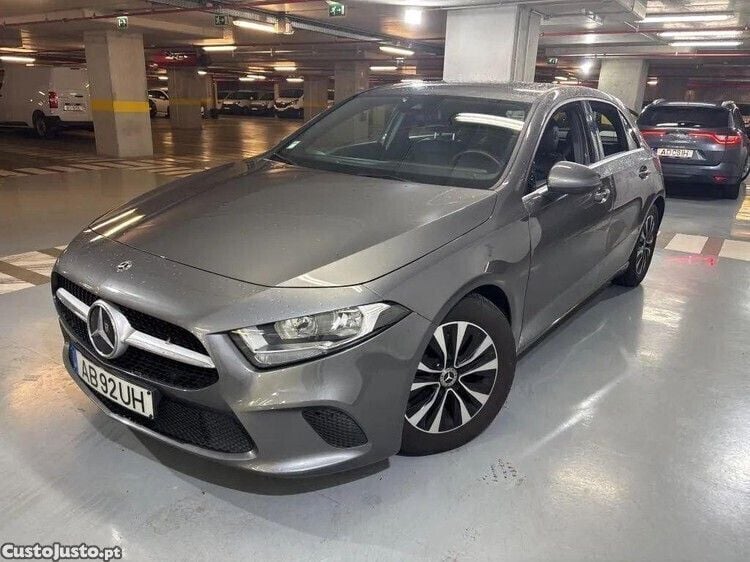 Cinza Usado 2020 Mercedes A180 Style Citadino | € 24.600 (Preço justo) - Imagem 1/1