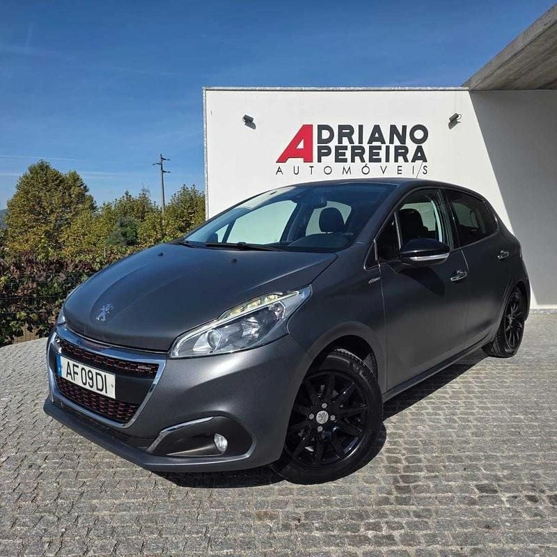 Cinza Usado 2016 Peugeot 208 GT-line Citadino | € 12.500 (Preço justo) - Imagem 1/4