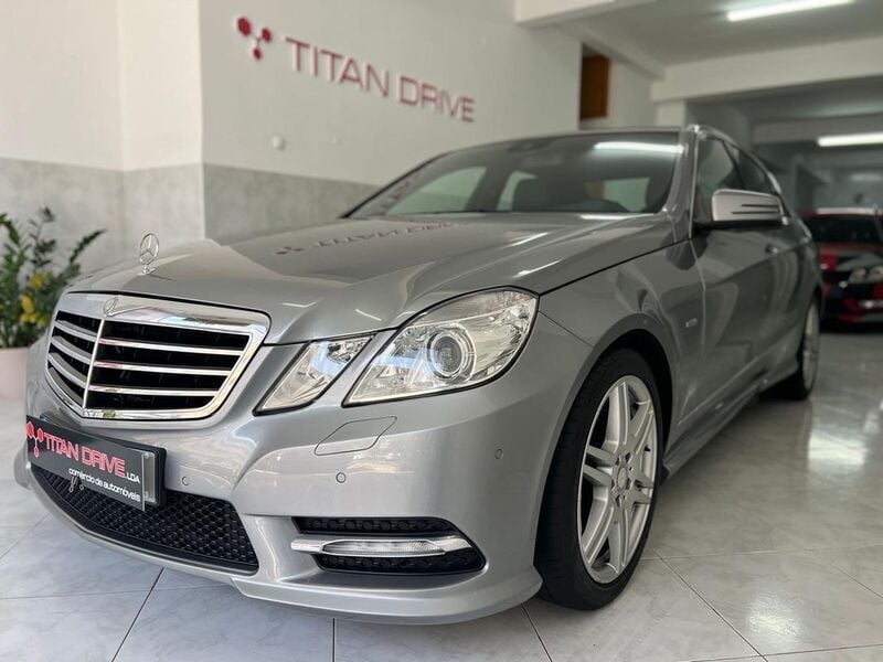 Cinza Usado 2012 Mercedes E250 AMG Sedan | € 19.990 - Imagem 1/4