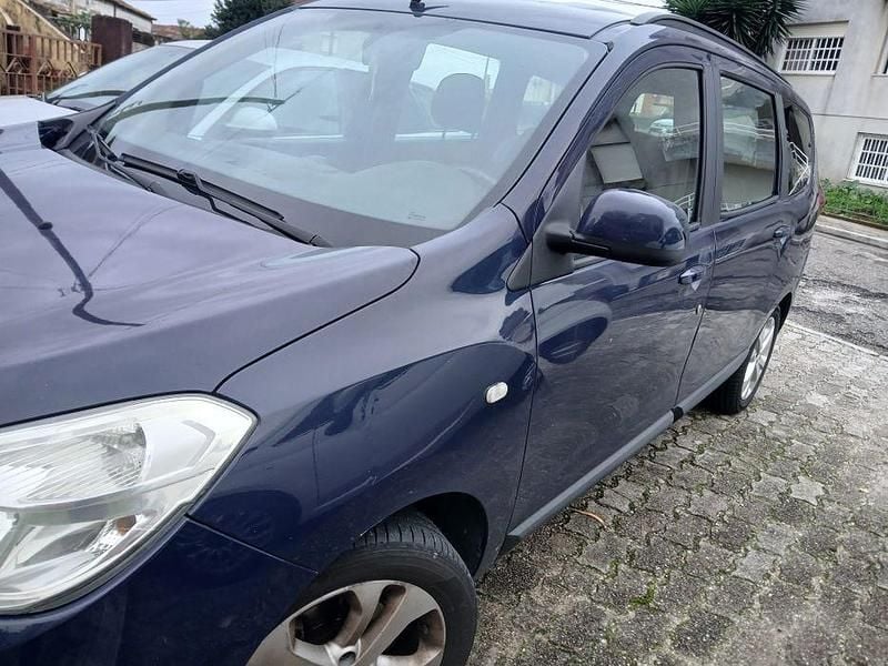Azul Usado 2013 Dacia Lodgy Comfort Monovolume | € 4.499 - Imagem 1/4