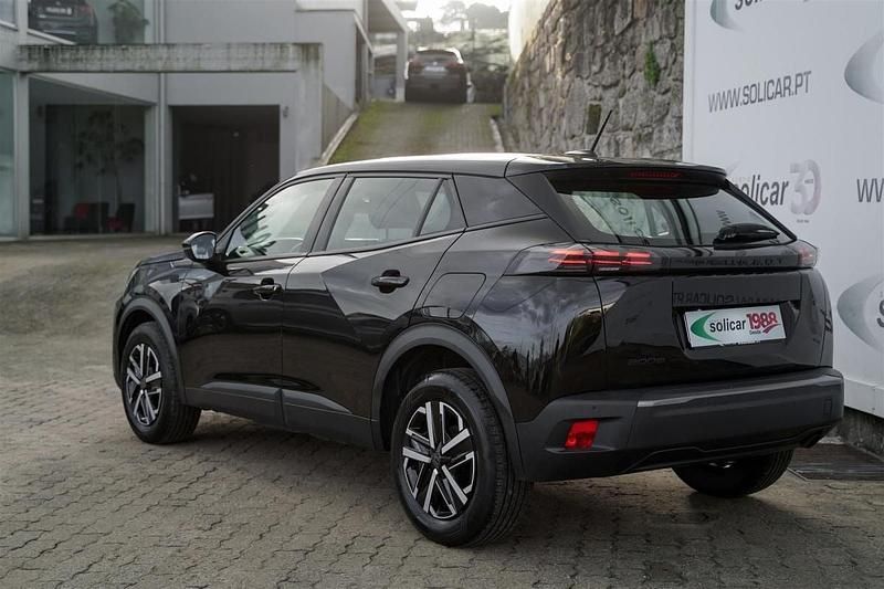 Usado Peugeot 2008 Active 102 HP (75 kW) 2023 Preto SUV
