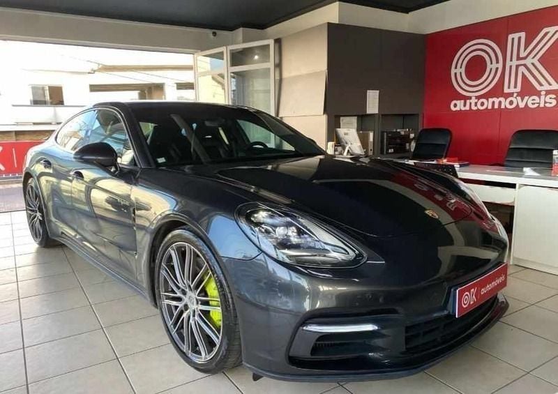 Cinzento Usado 2018 Porsche Panamera Sedan | € 70.500 (Super Preço) - Imagem 1/4