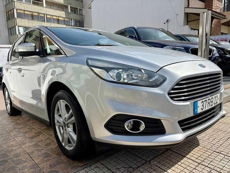Cinzento Usado 2016 Ford S-MAX S Monovolume | € 19.950 (Preço justo) - Imagem 1/4
