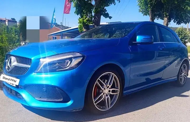 Azul Usado 2016 Mercedes A180 AMG line | € 22.900 (Caro) - Imagem 1/4