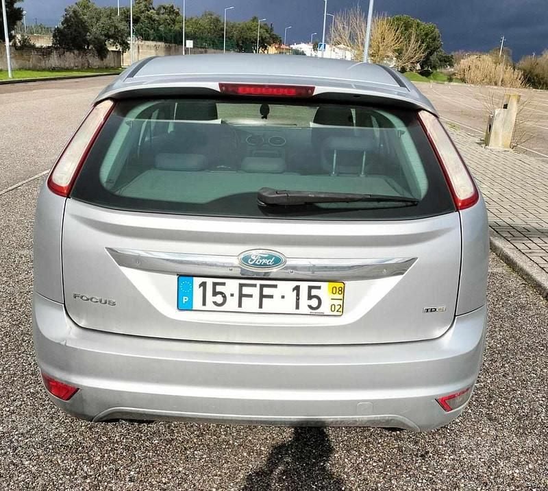 Usado Ford Focus 109 HP (80 kW) 2008 Cinzento Citadino