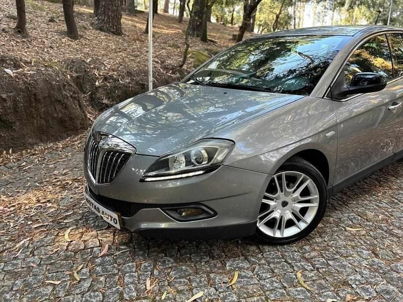 Usado Lancia Delta 120 HP (88 kW) 2009 Cinza Citadino