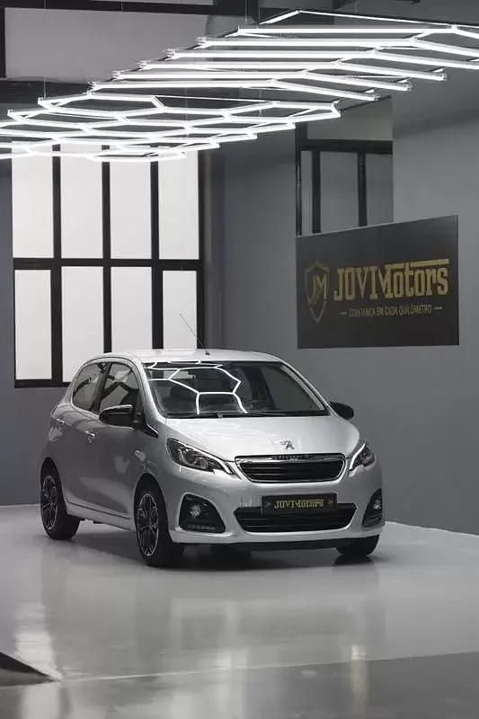Usado Peugeot 108 Active 69 HP (50 kW) 2017 Cinza prata Citadino