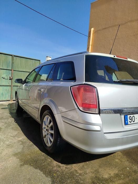 Usado Opel Astra 100 HP (73 kW) 2005 Sedan