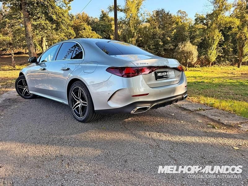 Usado Mercedes E300 313 HP (230 kW) 2024 Cinza Sedan