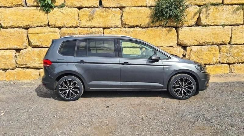Usado VW Touran 115 HP (84 kW) 2019 Cinzento Monovolume