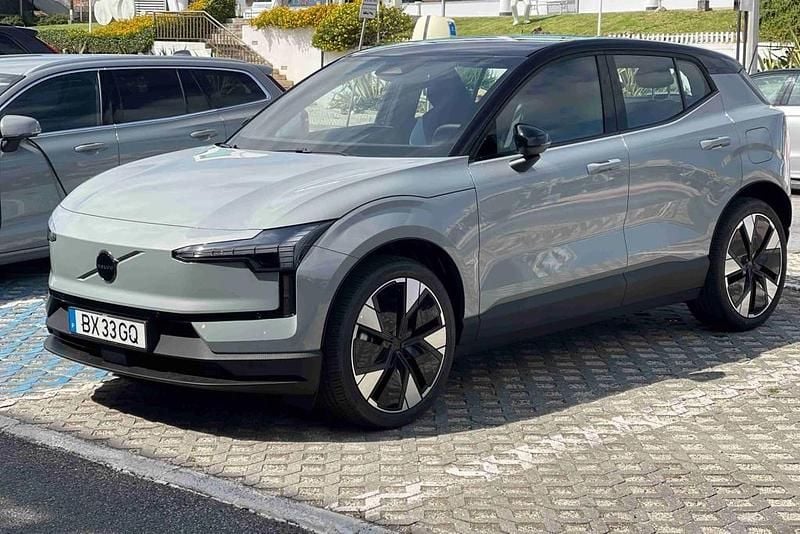 Cinzento Novo 2025 Volvo EX30 Plus SUV | € 44.990 (Preço elevado) - Imagem 1/4